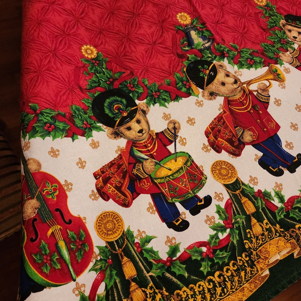 Wilton Court Christmas Holiday Tablecloth Marching Band Instrument Bears Soldier